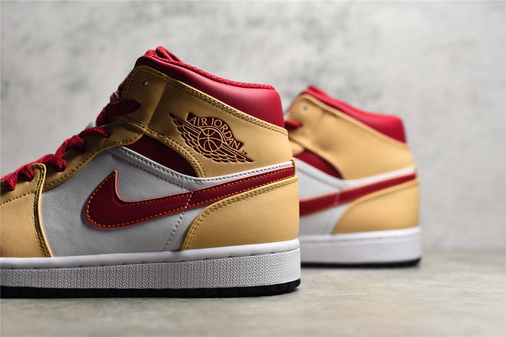 乔丹 air jordan 1 mid beige red 浅咖喱黄中帮运动鞋