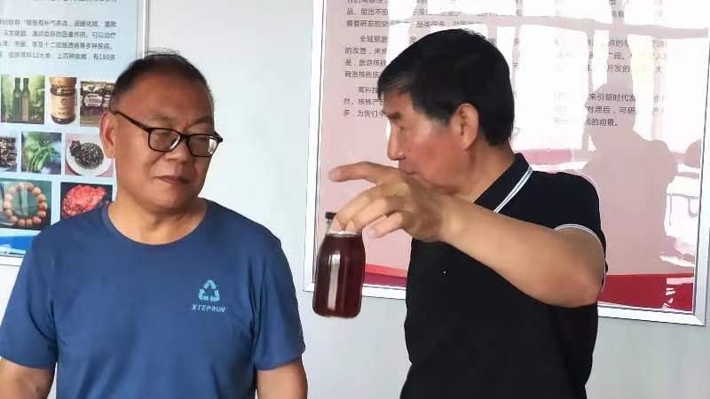 核桃酱油饼饮料家具陕西有个牛波把核桃产品销向了全国