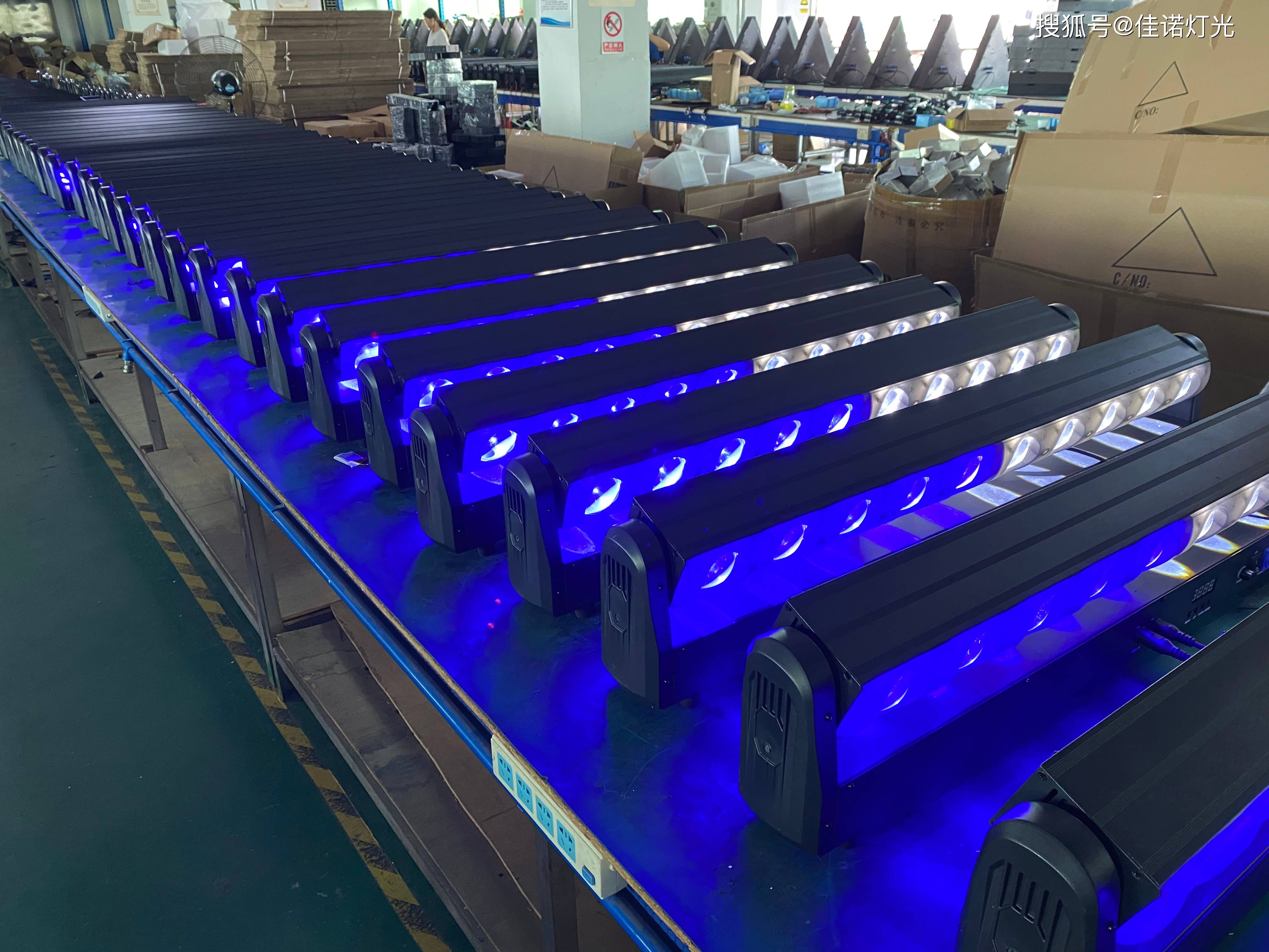 带辅光10颗40W跑马LED光束灯-搜狐大视野-搜狐新闻