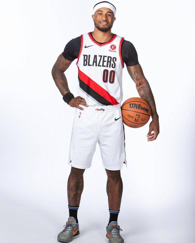 组图利拉德新帮手小佩顿拍摄开拓者定妆照