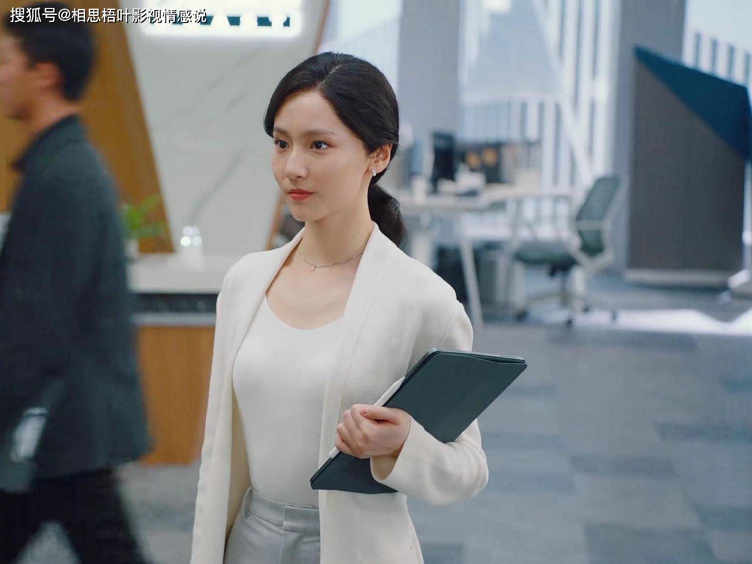 因为这件事,欧阳莫菲对胡强进行了长达二十分钟的暴力语言轰炸.