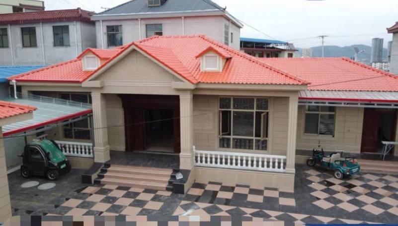 农村别墅屋顶安装树脂瓦造型复杂有点费瓦