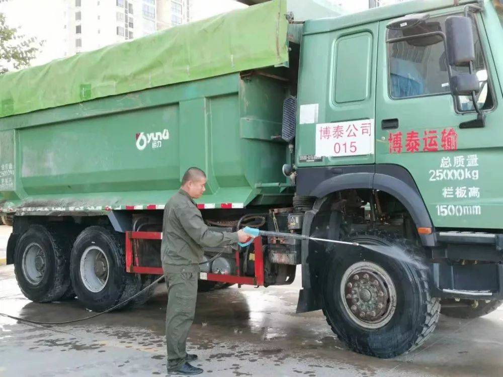 油米車盟代理加盟怎麼樣正規靠譜趙向雨所在的工地,有二十輛渣土車