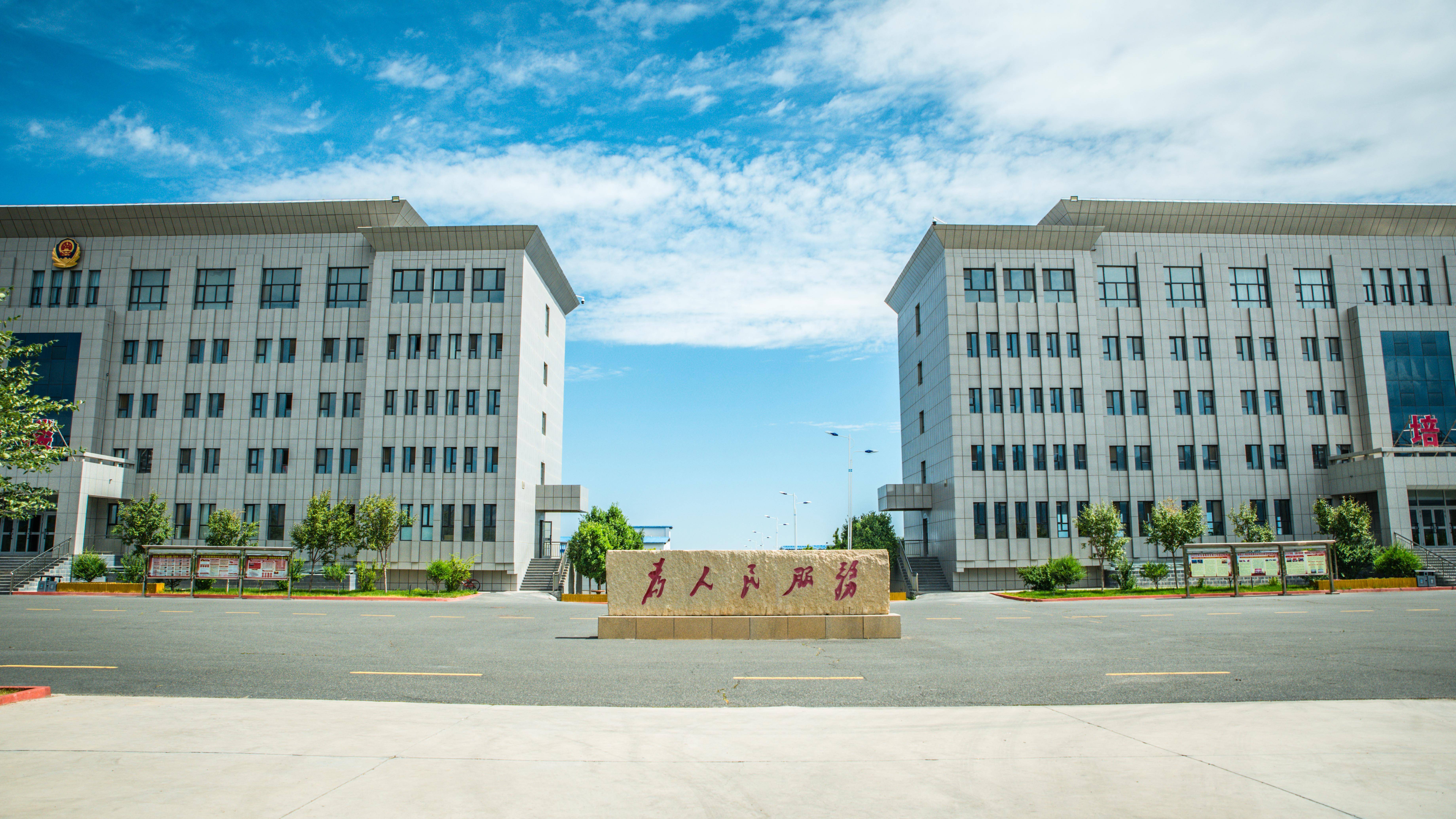 乌鲁木齐警犬训练基地正式揭牌