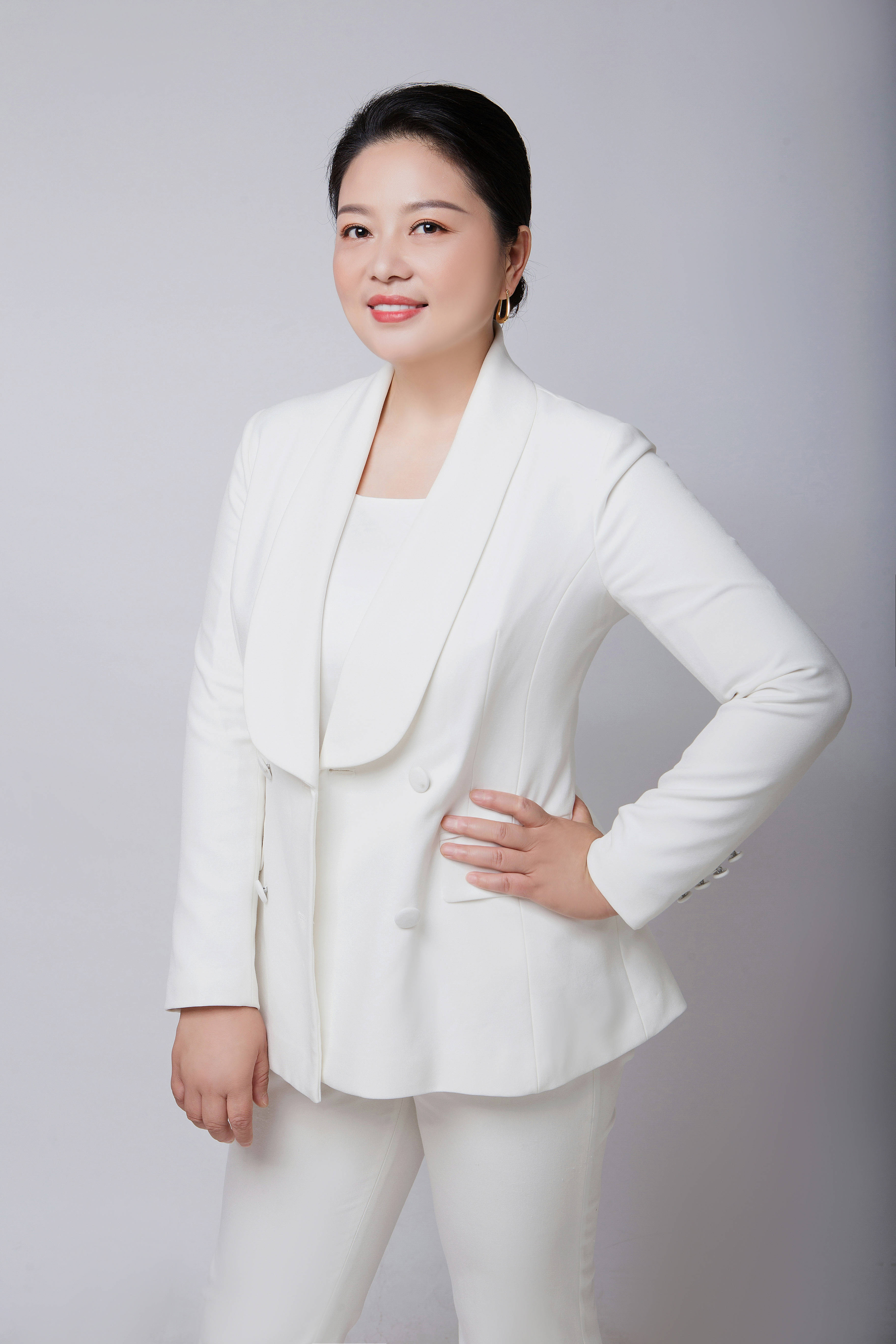 双美护肤大赛刘丽老师 谈美业的发展_美容_年代_技术