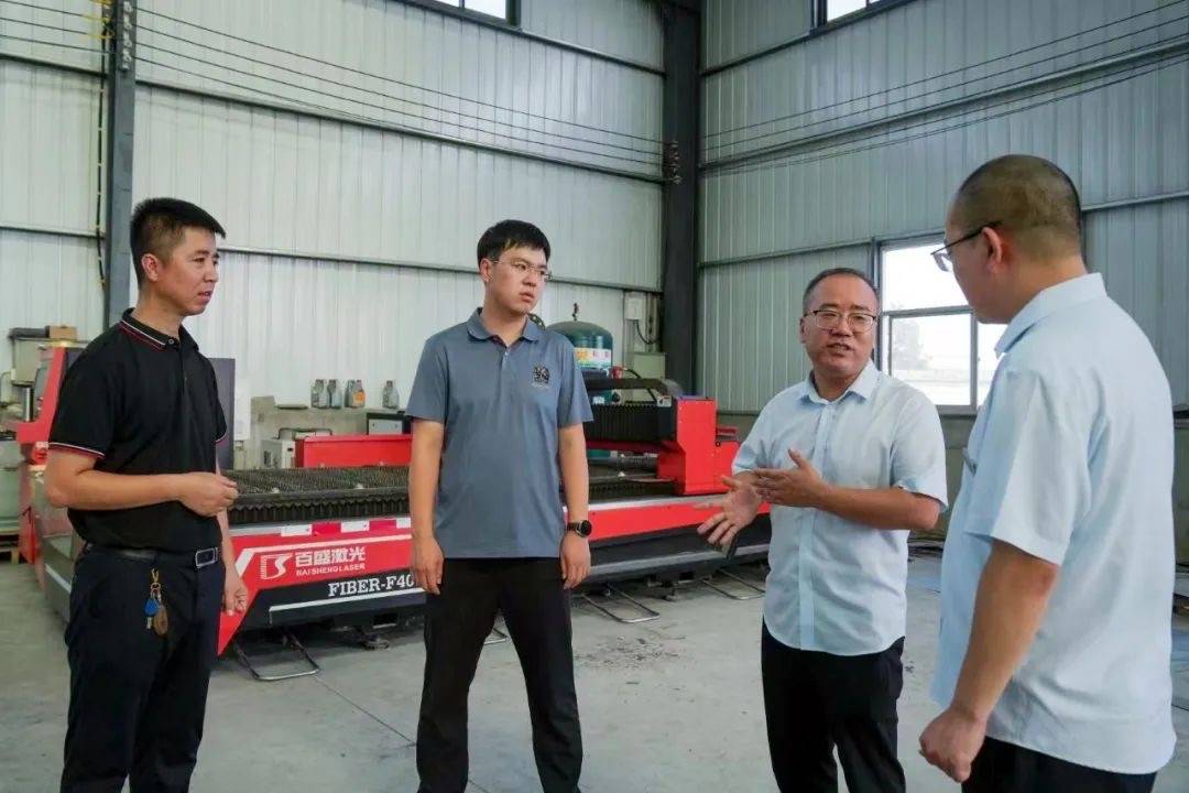 万荣农商银行支持环卫设备制造业发展