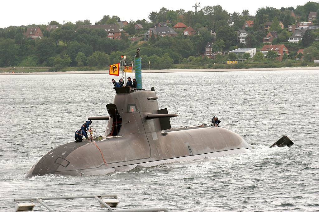 原创德国潜艇212型常规动力潜艇