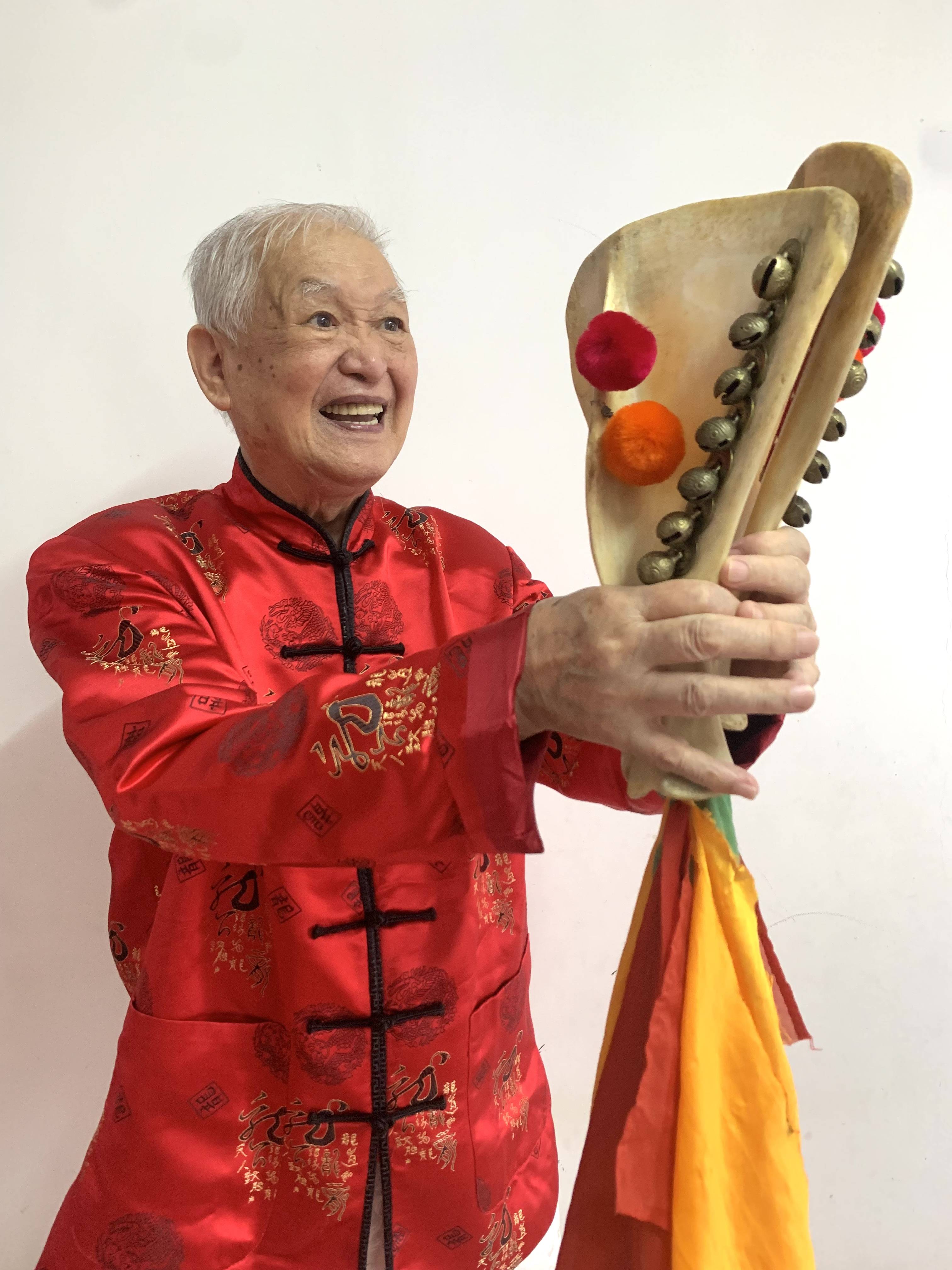 中国曲艺家协会天津分会会员,中国快板书协会会员.