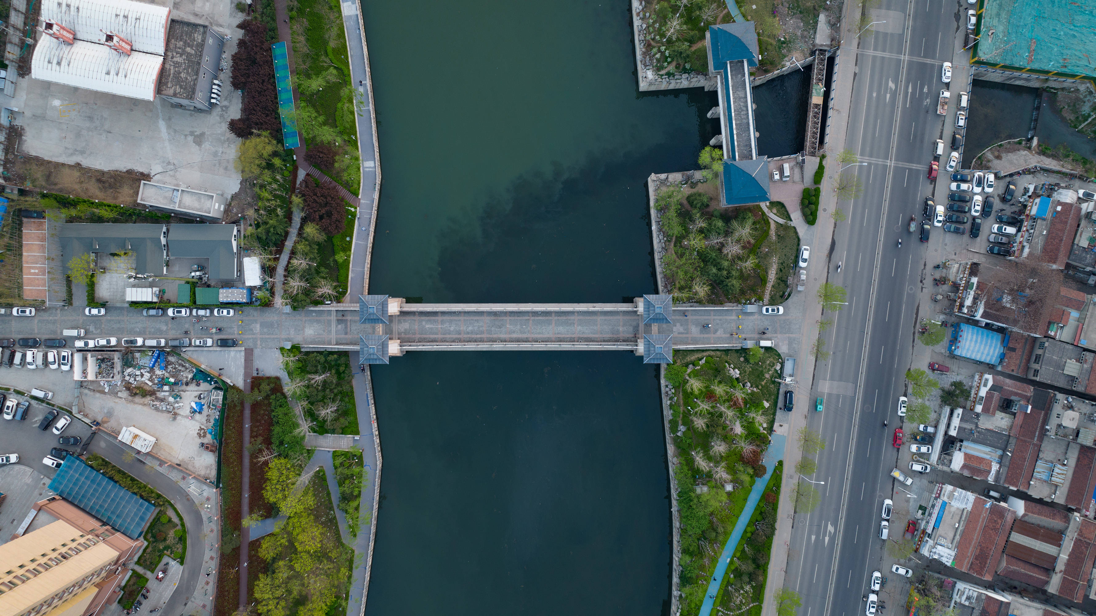 小清河上唯一汉唐风格的药山索桥,为什么距马鞍山近,药山远呢?