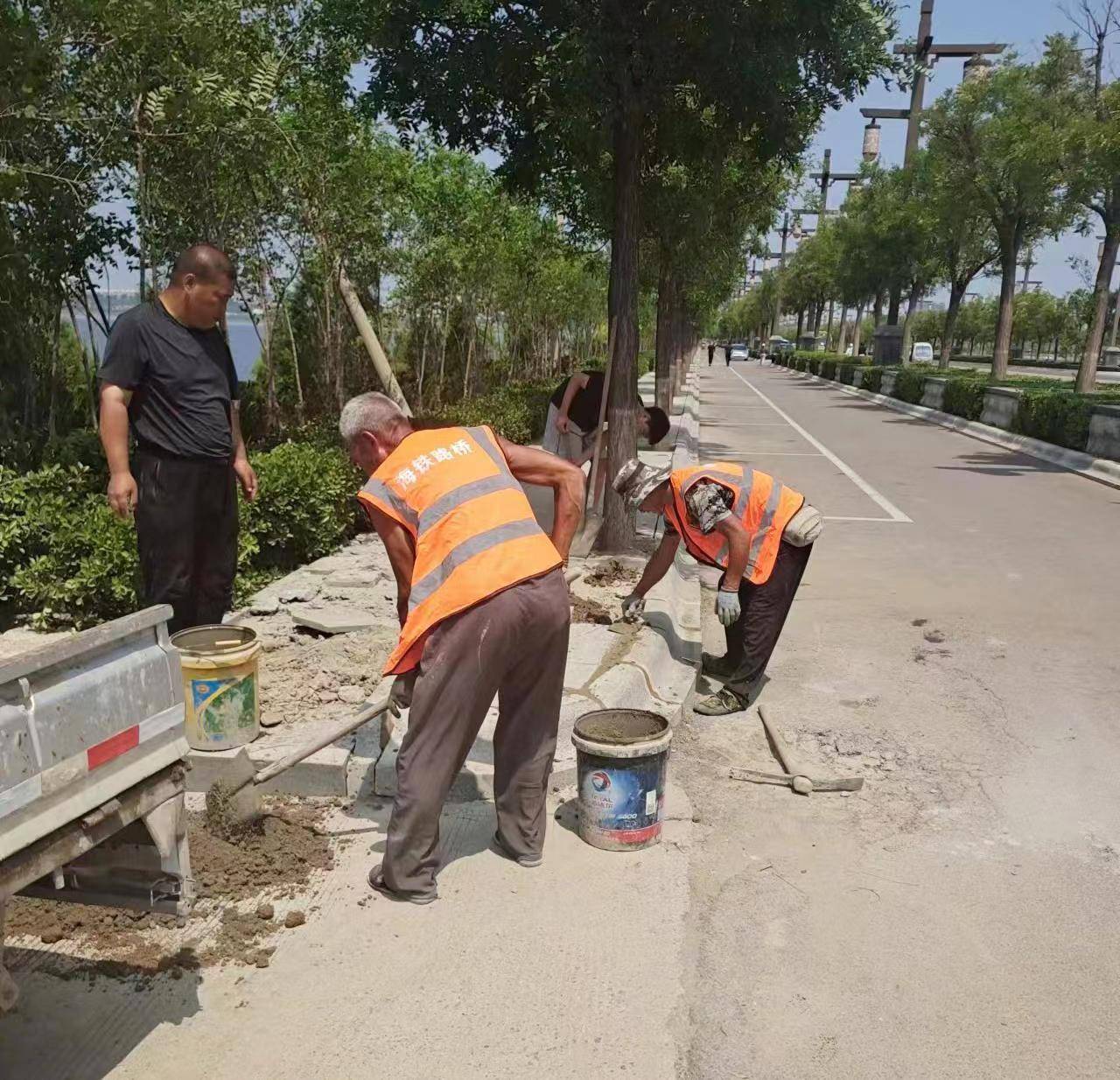 助力旅发大会运城市搓澡式洗城治路让城市道路旧貌换新颜