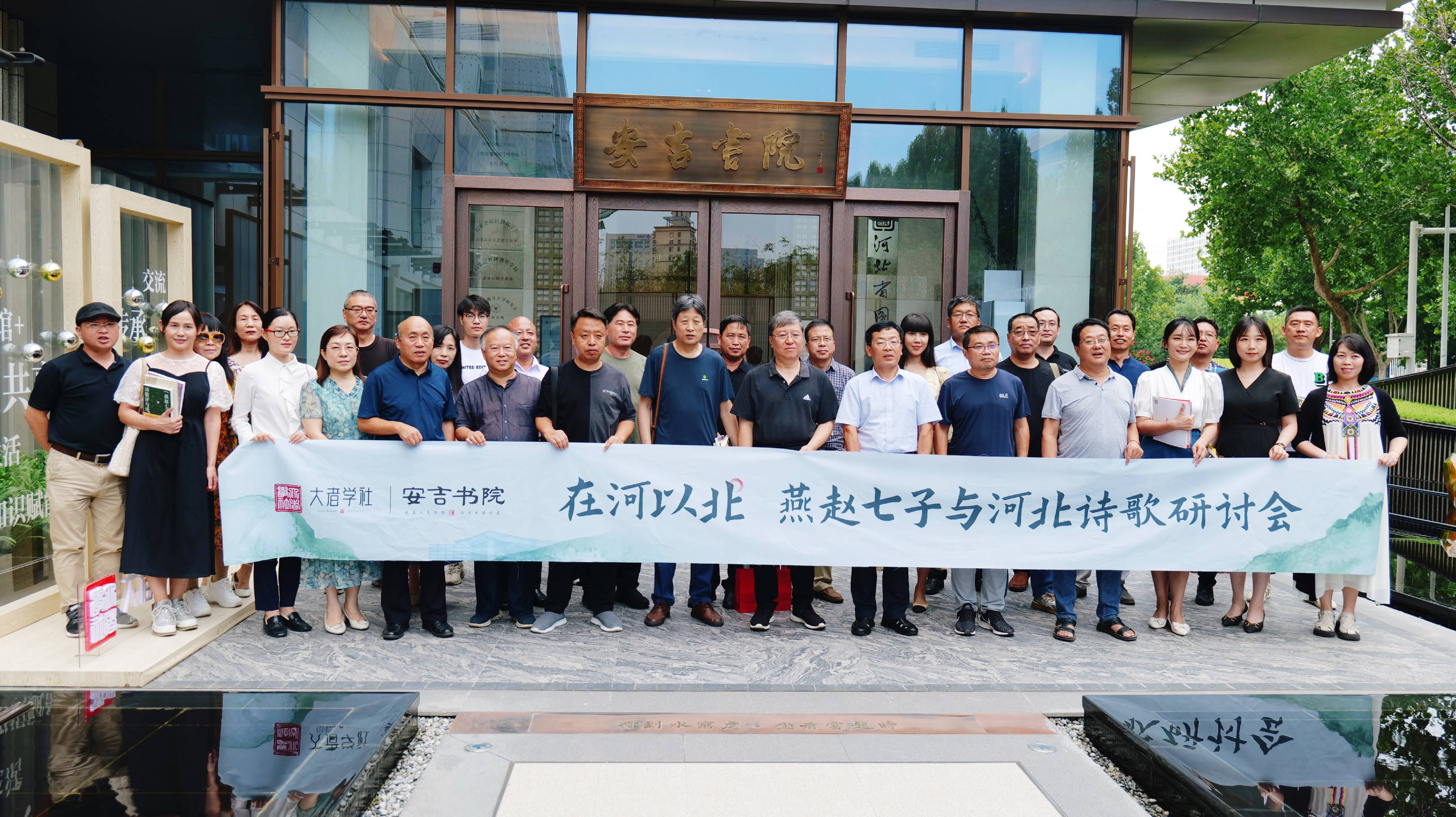 大解,李南,韩文戈等诗文本个性鲜明而又在诗坛有广泛影响的诗人, 我辈