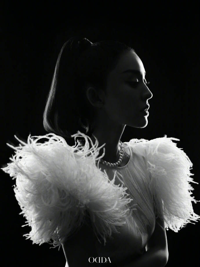 古力娜扎最新杂志大片释出 三色华服勾勒曼妙身材-搜狐大视野-搜狐新闻