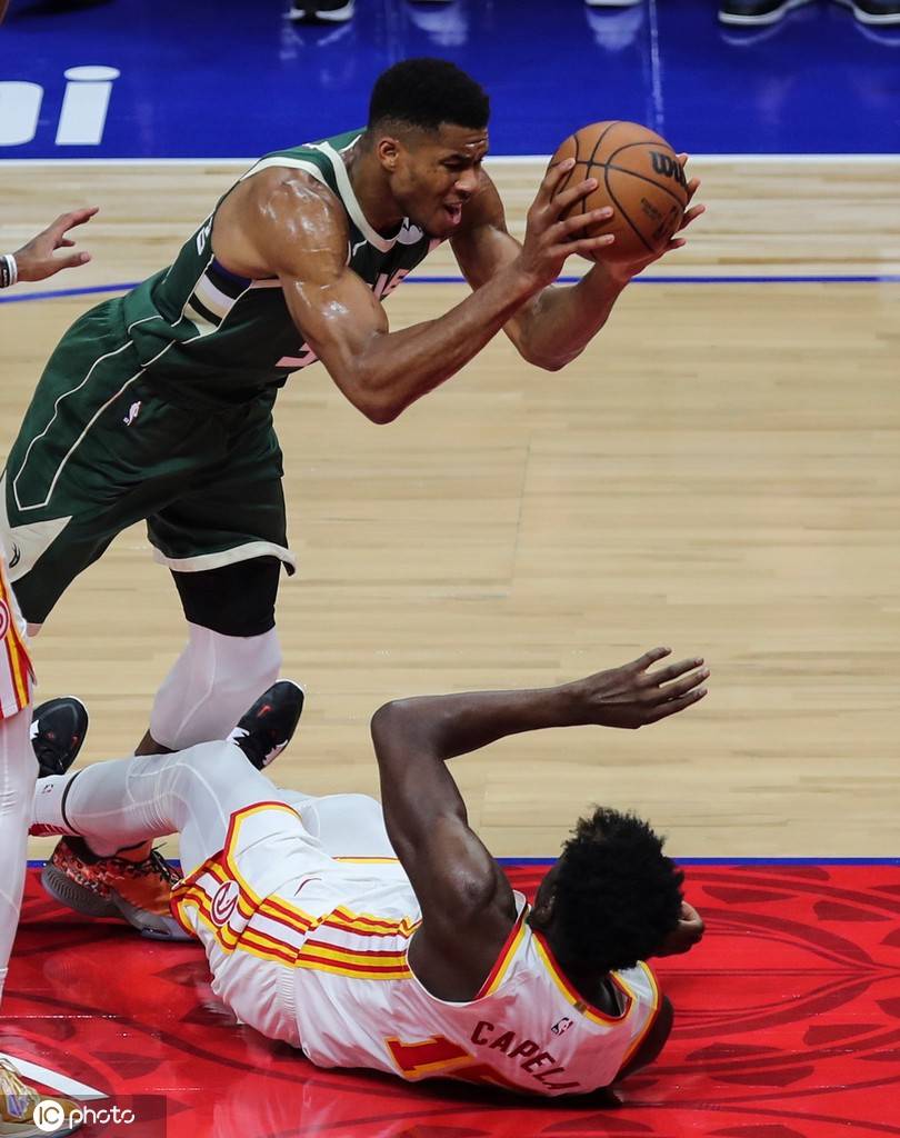 字母哥强势砍下35分15篮板率雄鹿逆转取胜