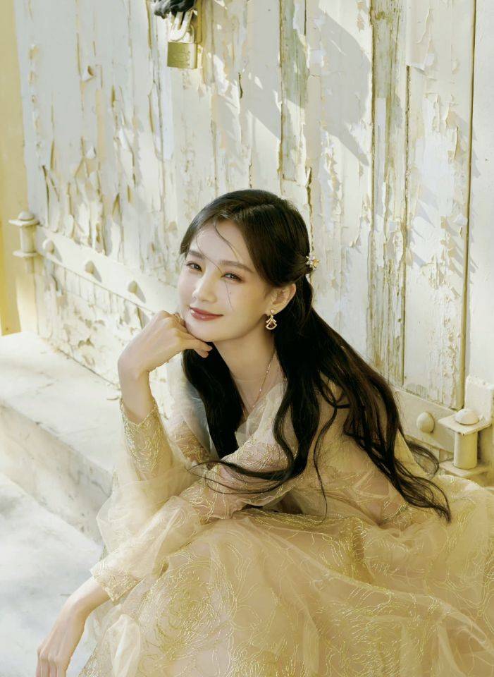 女星李一桐时尚写真:恬静姣美、靓丽可爱-搜狐大视野-搜狐新闻