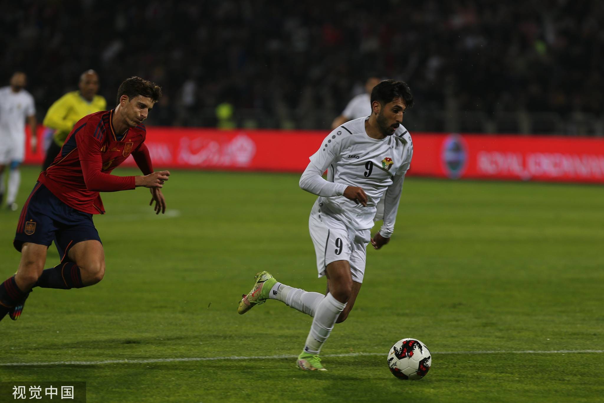 西甲焦点战前瞻 塞维利亚与皇家奥维耶多的战术博弈一触即发