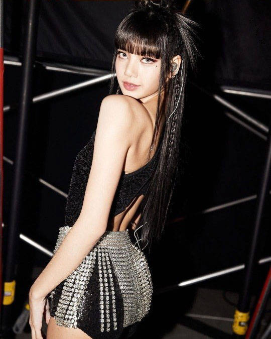 Lisa晒后台美照 大秀直角肩线条肌肉感好绝！-搜狐大视野-搜狐新闻