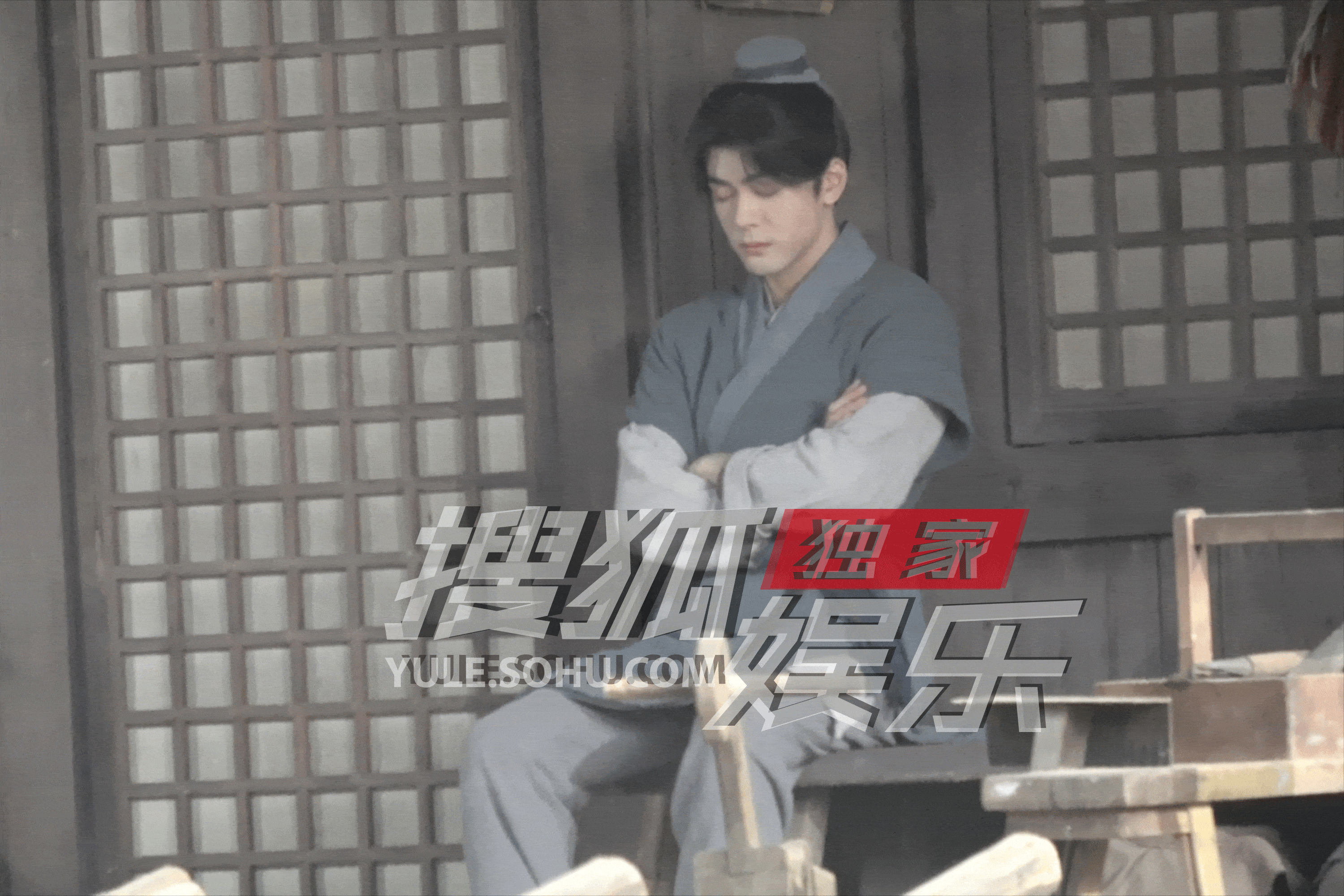 独家:曾舜晞田曦薇片场排排坐 两双大眼萌动画面美-搜狐大视野-搜狐新闻