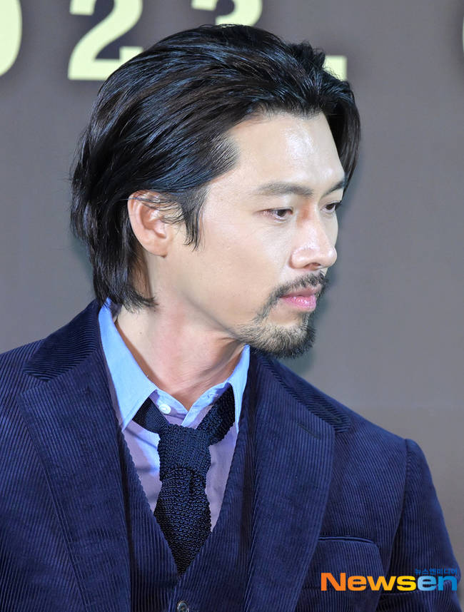 玄彬升级当爸后首度亮相 蓄胡子显成熟沧桑-搜狐大视野-搜狐新闻