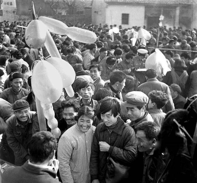 80年代是如何過年的,年味要比現在濃多了,小孩子最開心_小時候_春聯_