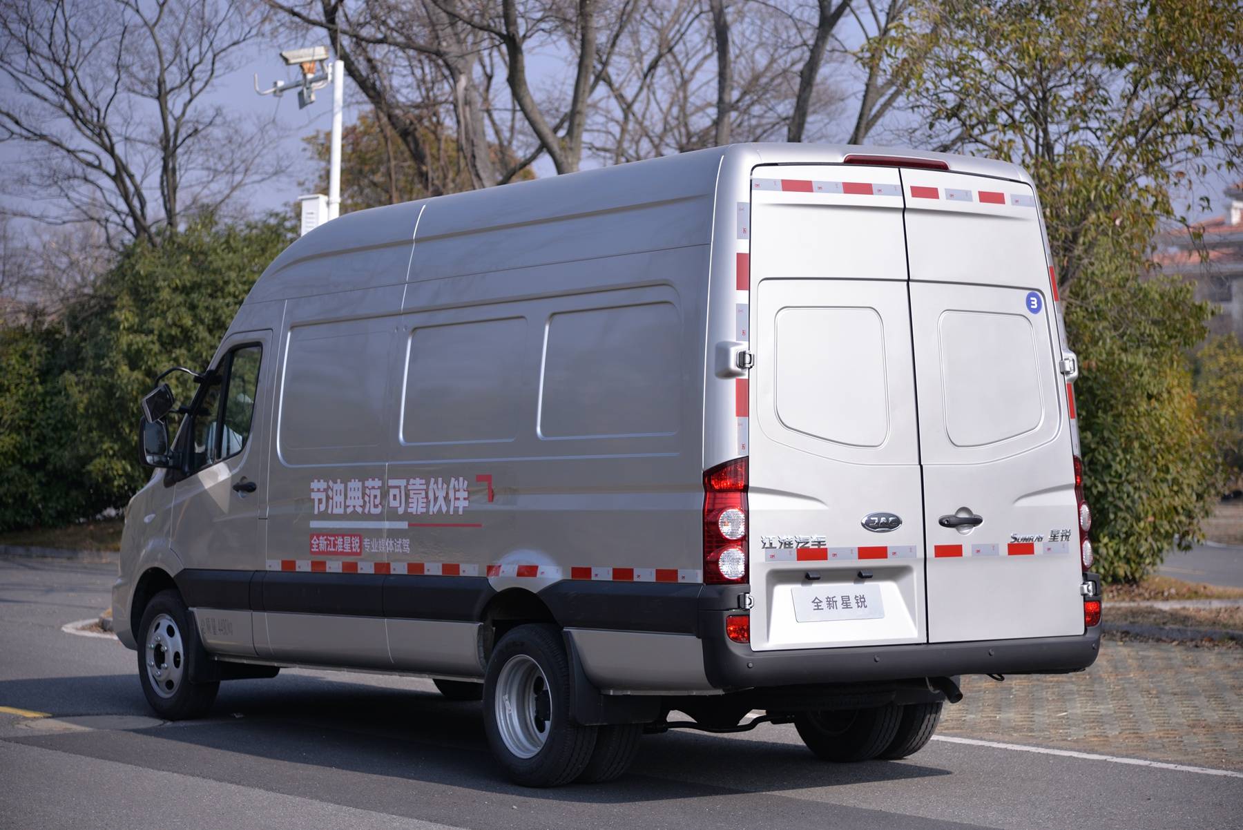 空间更大的节油轻客,试驾全新江淮星锐,星锐新5系_搜狐汽车_搜狐网