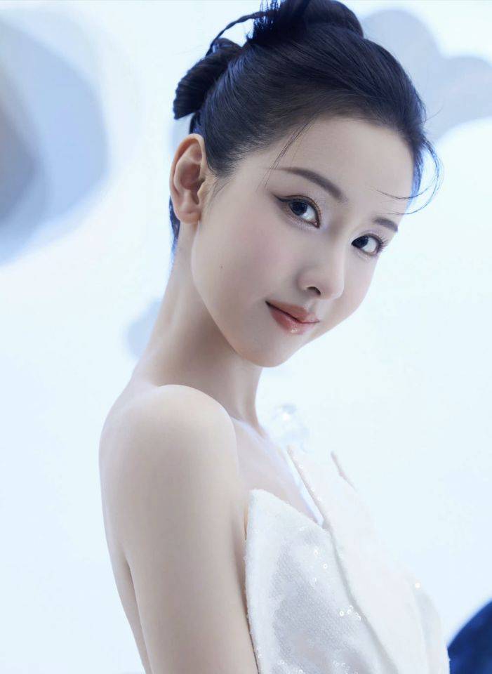女星陈都灵时尚造型:俏丽绝美、玲珑俊俏-搜狐大视野-搜狐新闻