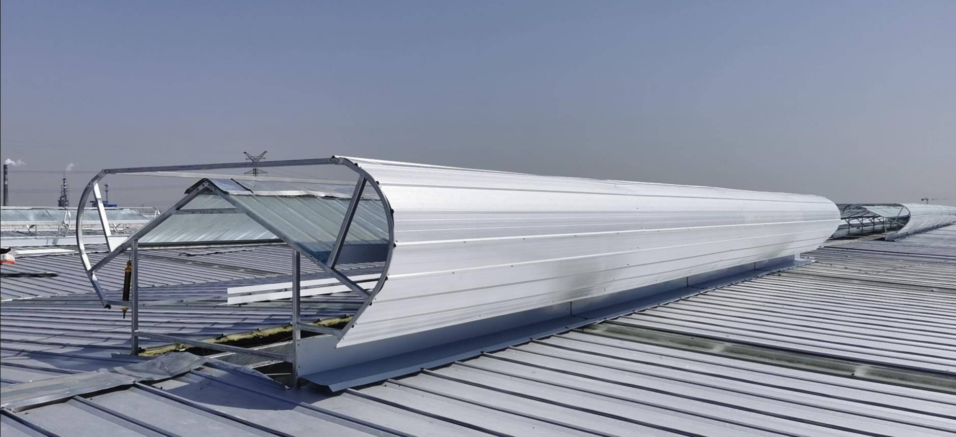 开敞式通风天窗因长期处在敞开式的状态,对厂房室内并不具备保温效果