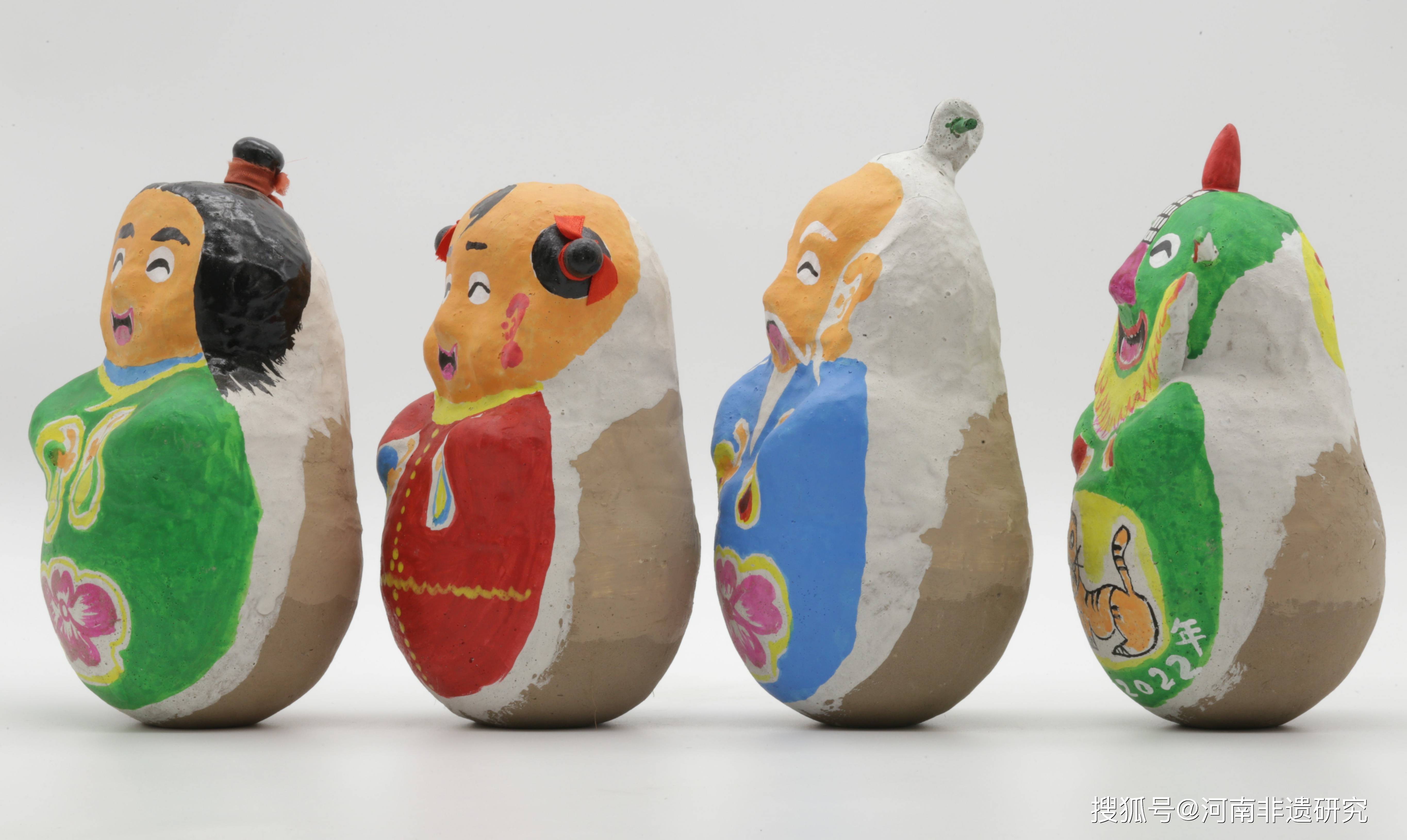 国家级非遗惠民泥塑中的扳不倒作品"年的故事"_张村_河南_成功