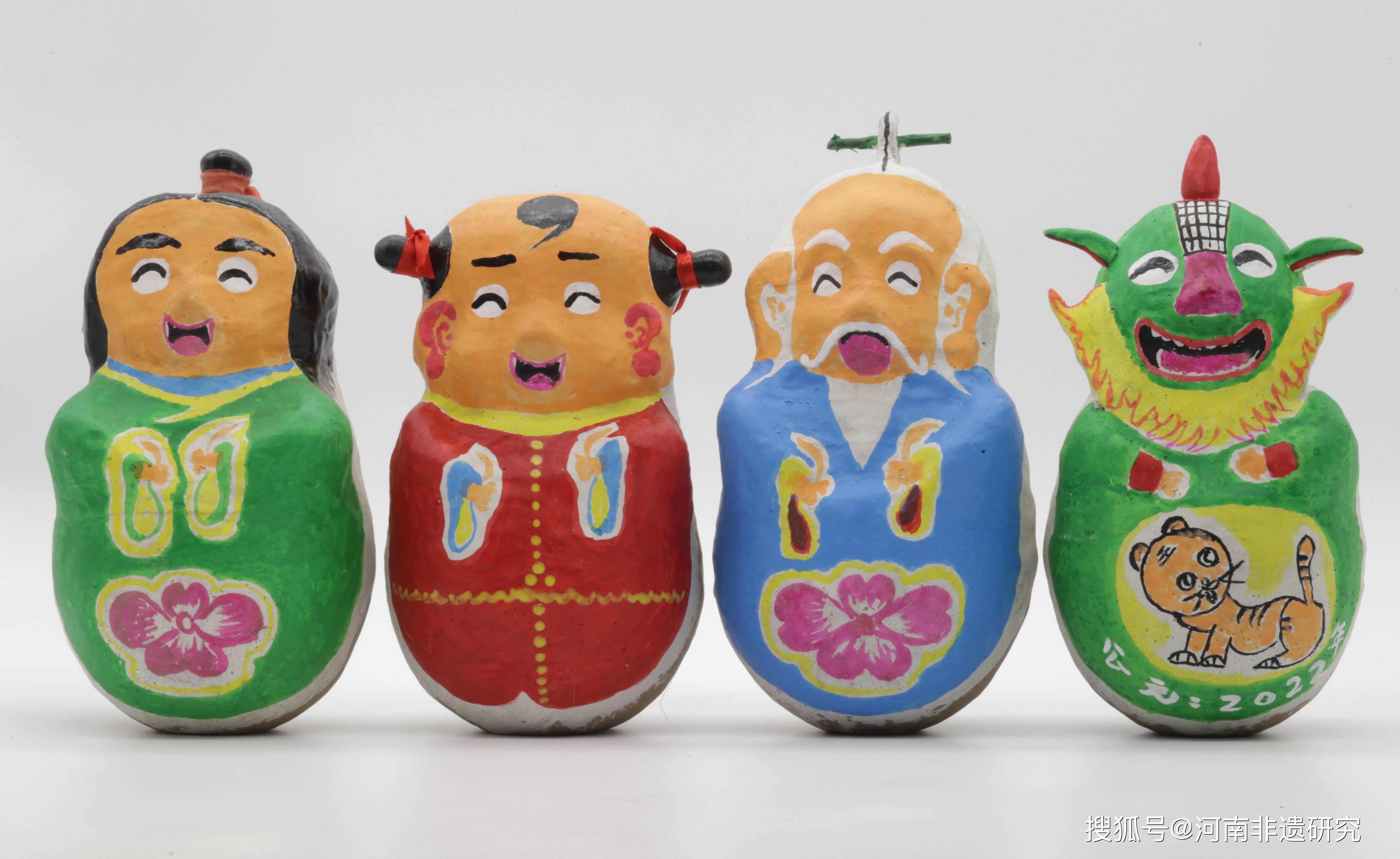 国家级非遗惠民泥塑中的扳不倒作品"年的故事"_张村_河南_成功