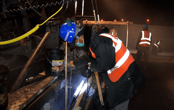 工地浇筑混凝土一般都安排在晚上,这是为什么?_施工_节点_工序