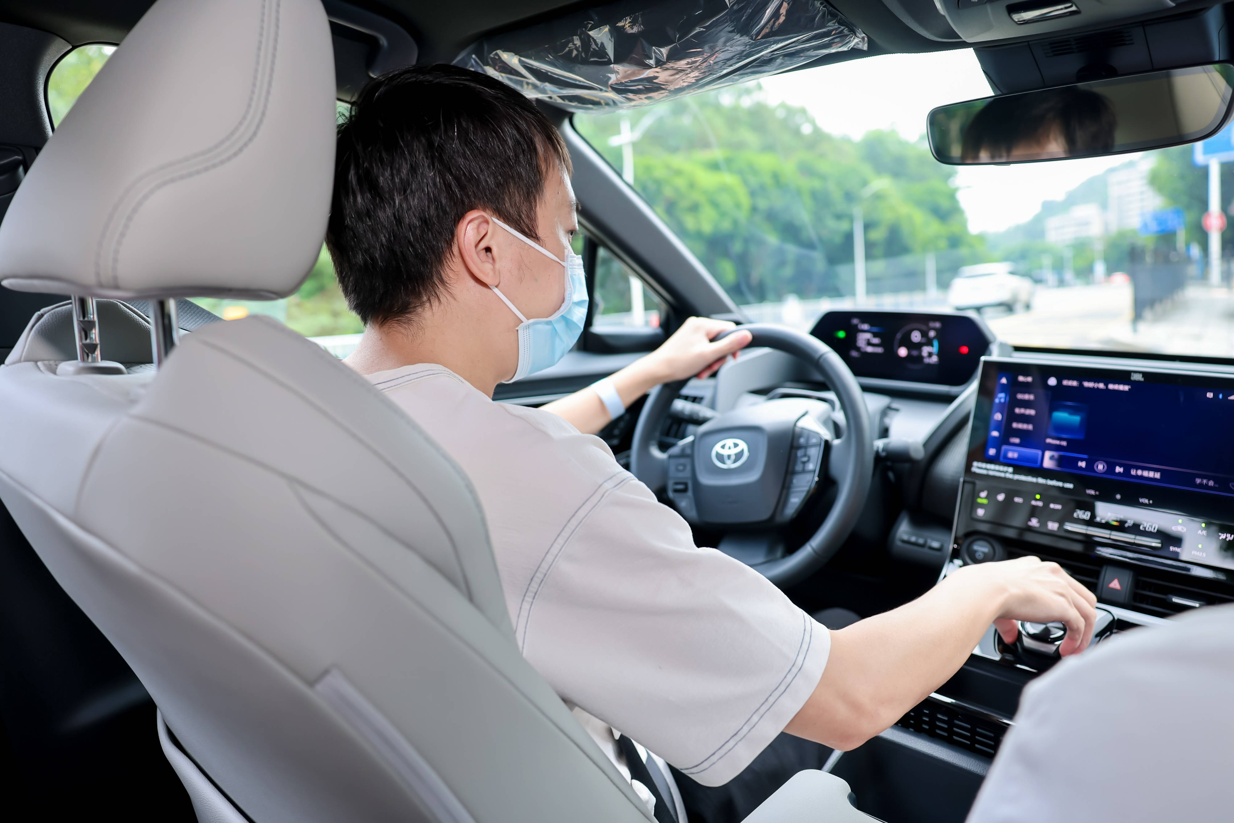 19.98万元起标配领先科技，广汽丰田bZ4X全国到店上市_搜狐汽车_搜狐网