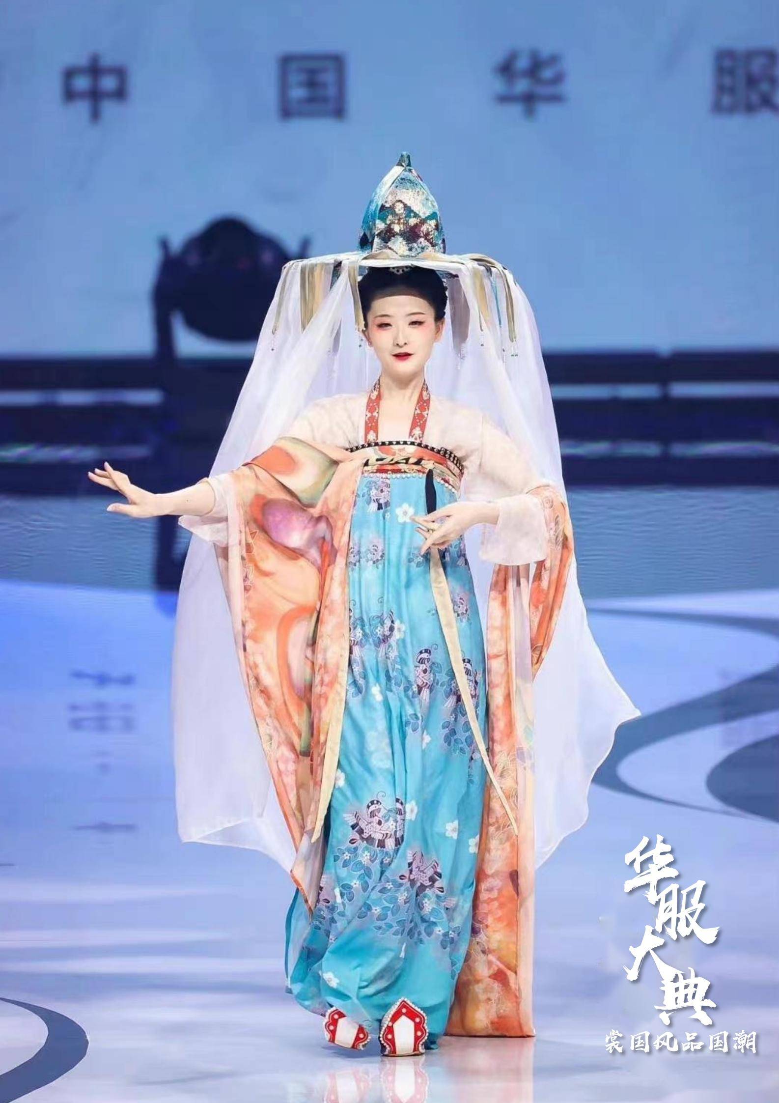 "华服大典"国风盛宴,近距离感受中国美_姐姐_上衣_时候