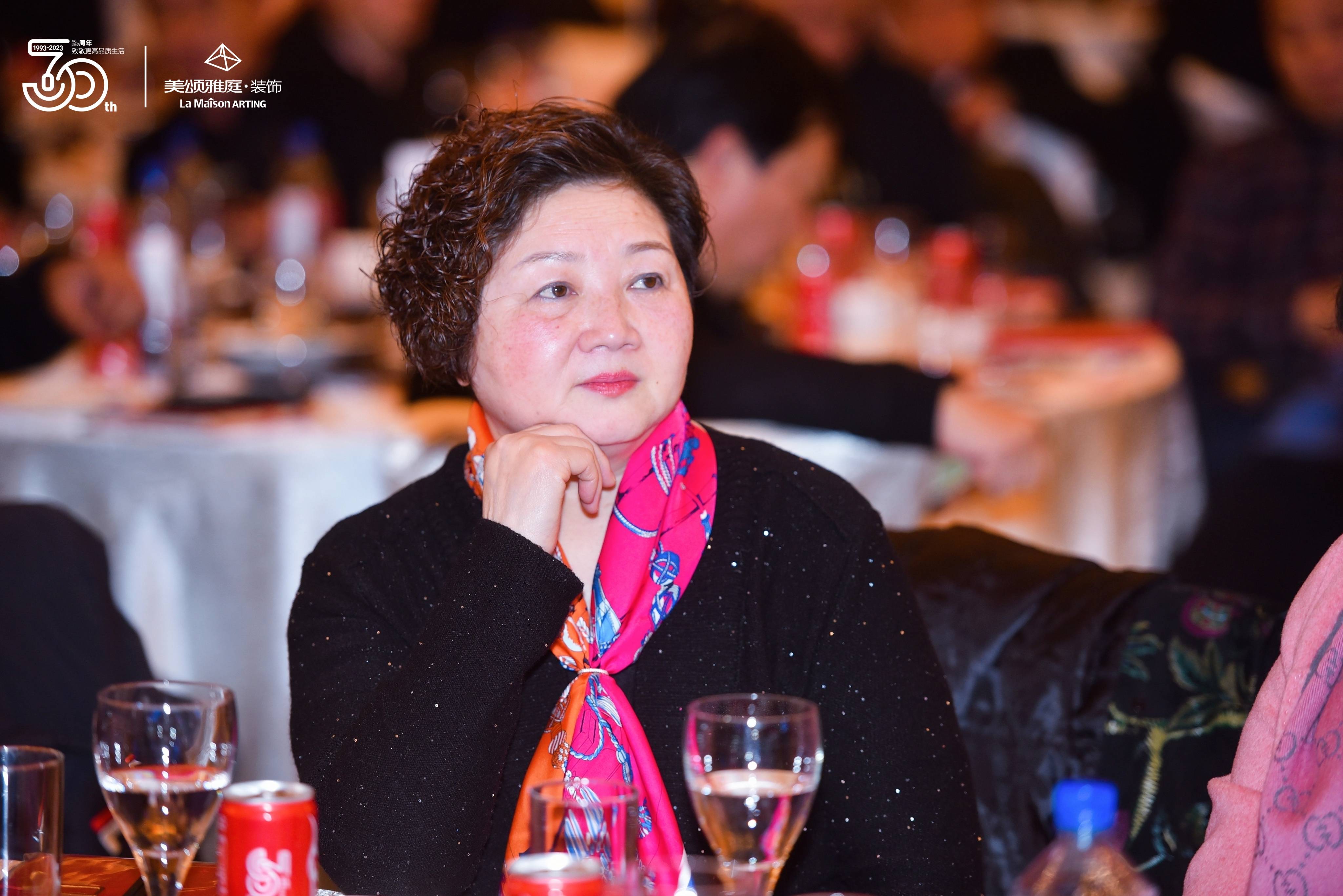 领导,嘉宾有:武汉建筑装饰协会会长熊钢发,秘书长李一新,副秘书长刘萍