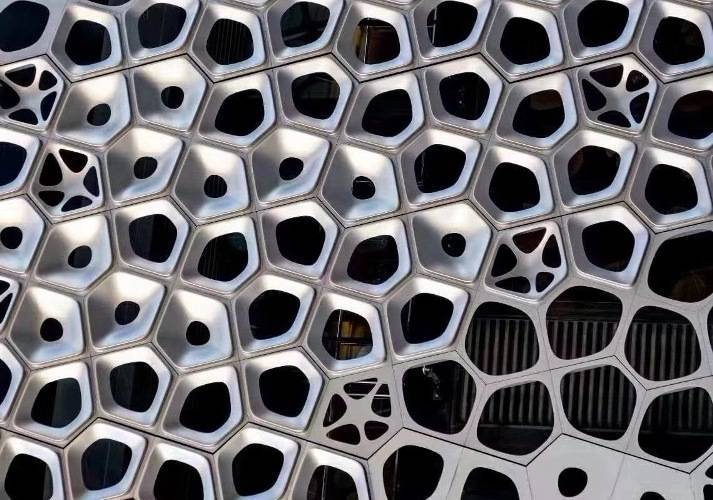 双曲铝板厂家的蒙皮拉伸工艺_成形_形状_复合