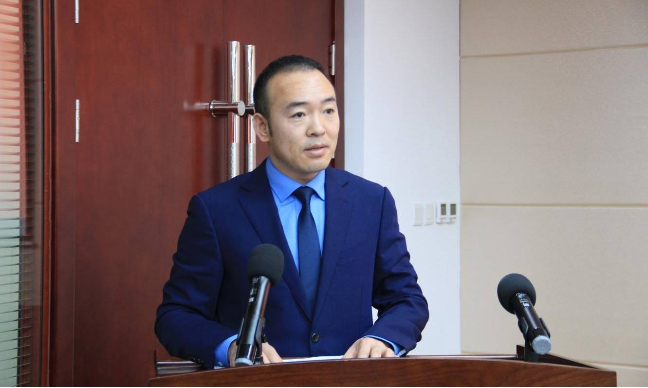 蒲晓丹副总裁宣读了集团人事任命,杜志强副总裁宣读了甘肃盛达集团