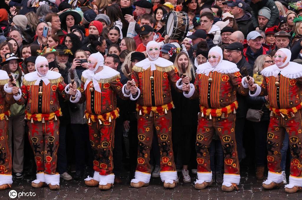 比利时班什举办狂欢节活动