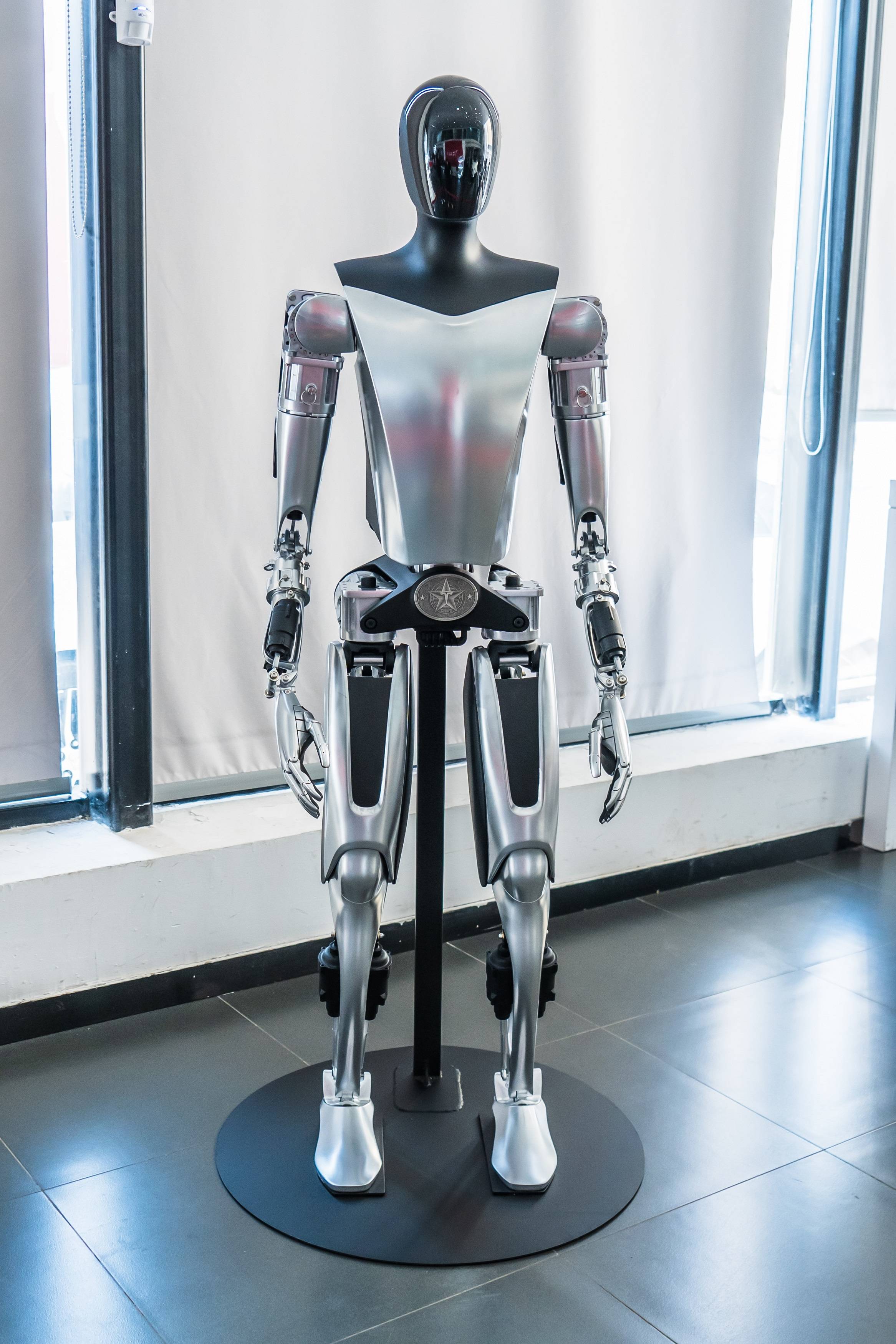 特斯拉model x plaid空降石家庄 人形机器人惊喜登场_搜狐汽车_搜狐网