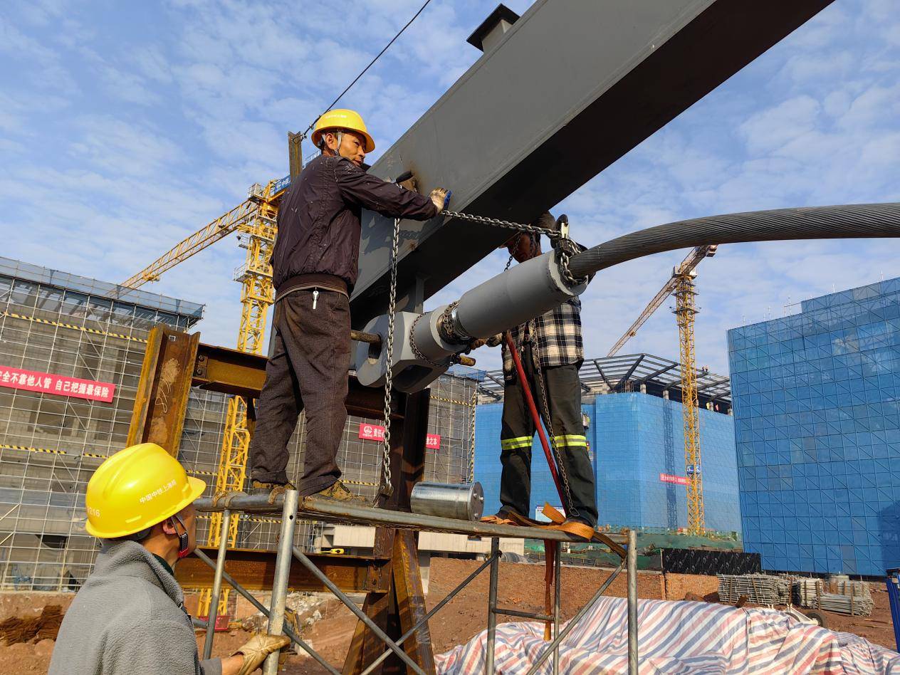 金属屋面墙面,幕墙等围护结构,全国拥有超过10 加工基地以应对公司在