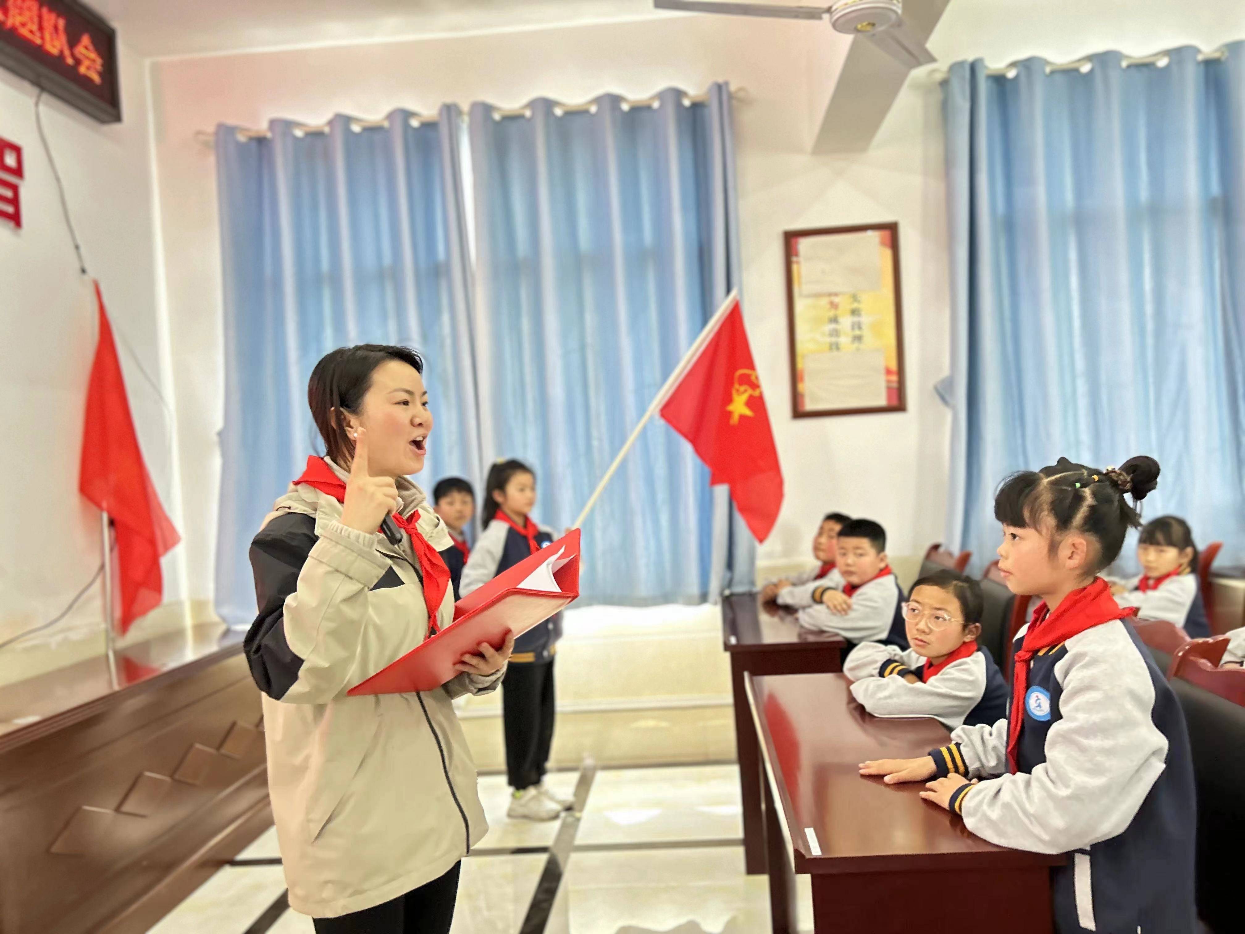 聚焦发展 展望未来——眉山市东坡区三苏镇广济小学开展"开学第一堂队