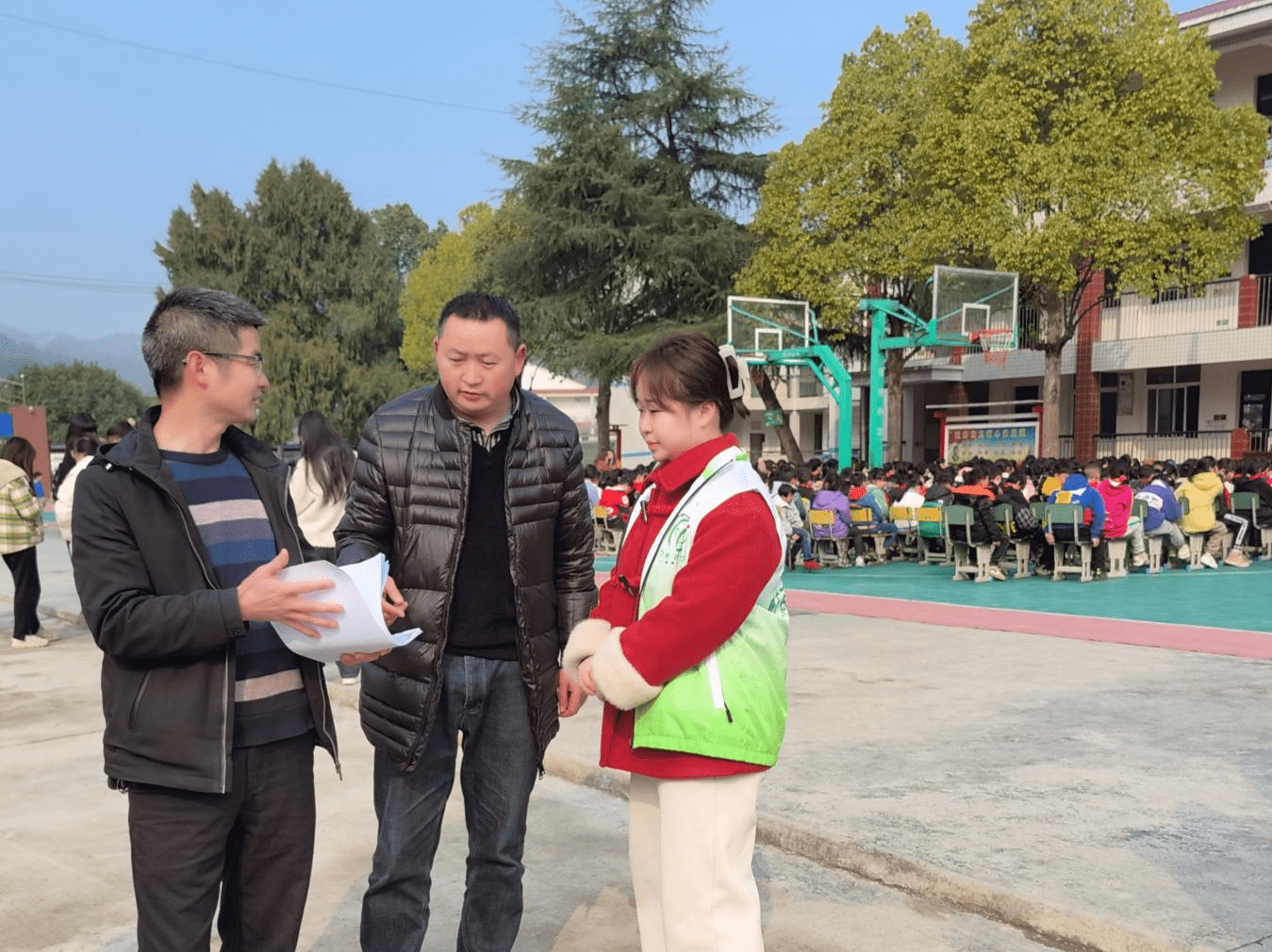 凉伞镇:用实际行动践行"雷锋精神"让"雷锋精神"经久不息_活动_雷锋日