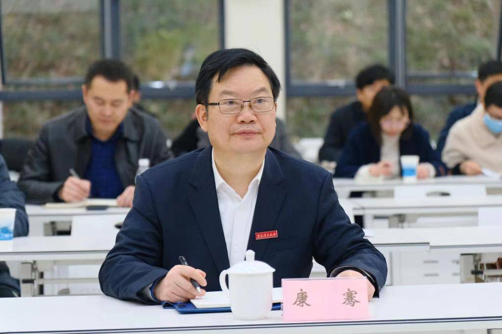 学校党委书记康骞参加会议学校党委常委,副校长曾宪军参加会议会议
