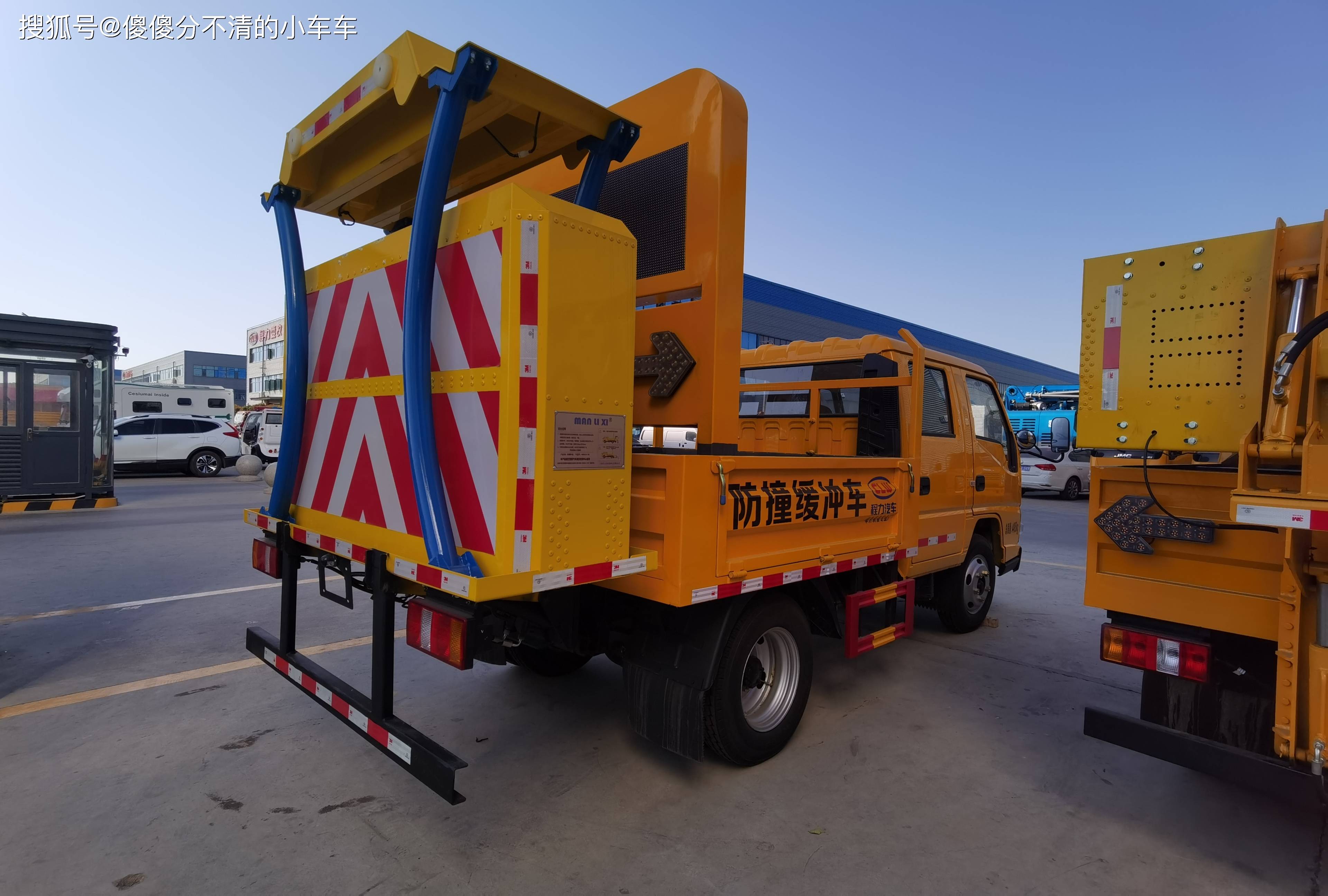 187按照规定携带行驶证,驾驶证等必要证件,确保防撞车在公路上合法