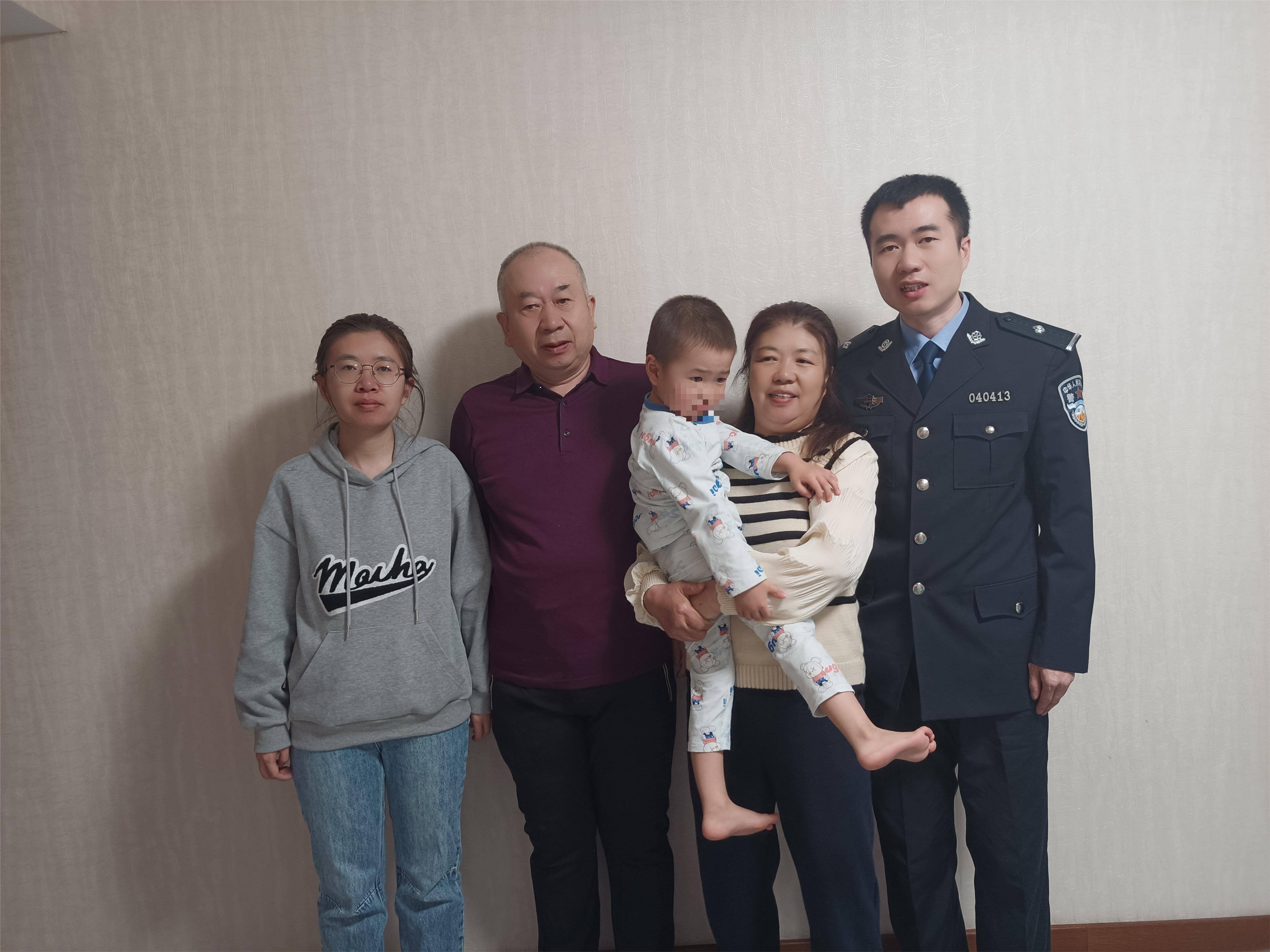 爱警母亲潘美凤:用爱守护儿子从警路_许杰_工作_孩子