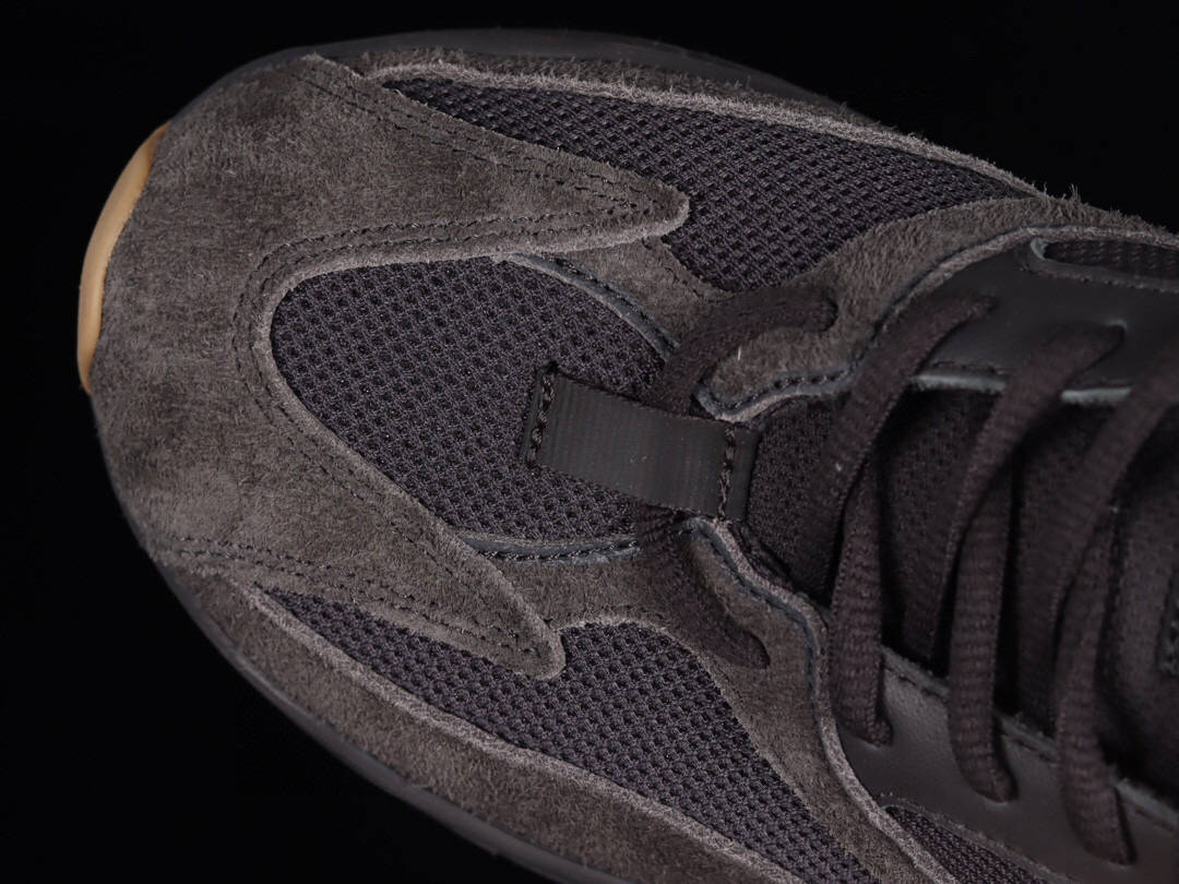阿迪达斯黑武士 adidas yeezy boost 700 utility black 椰子生胶黑魂