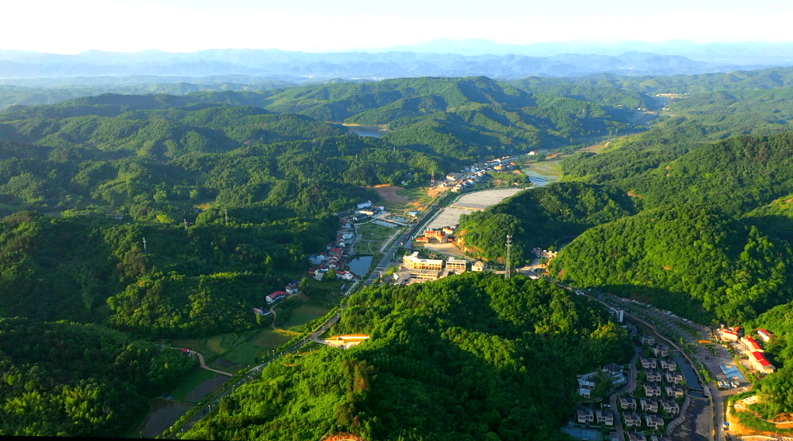 春满大别山手抄报图片