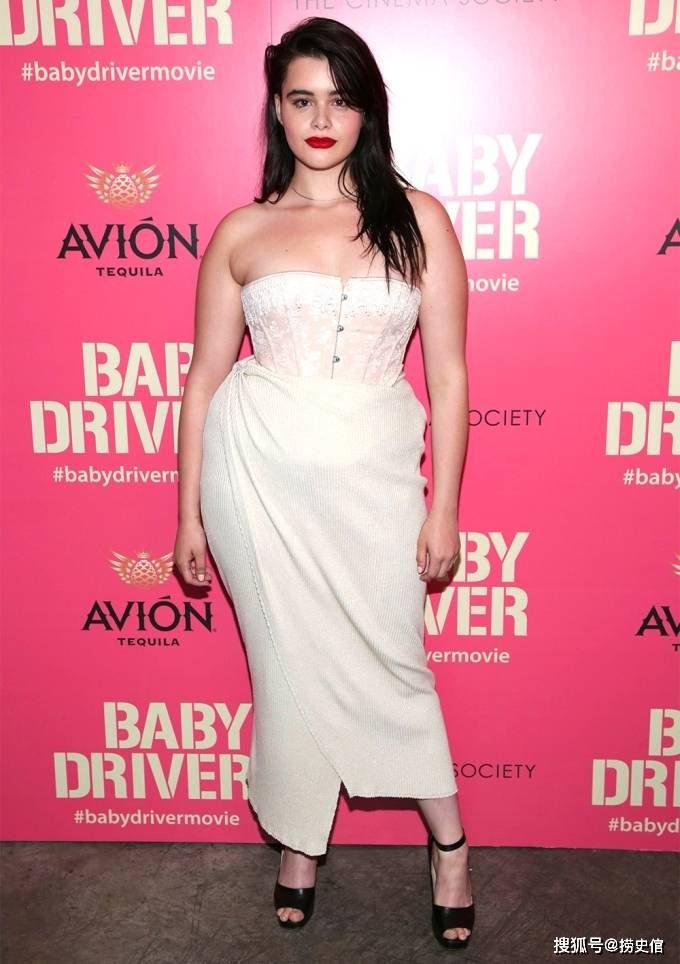 性感胖美人芭比·费雷拉出场惊艳四座,美媒评她为突破性艺人_barbie