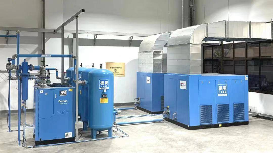 通过"德曼云"远程智慧管控,实现空压站实时监测,在手机端与电脑端实时