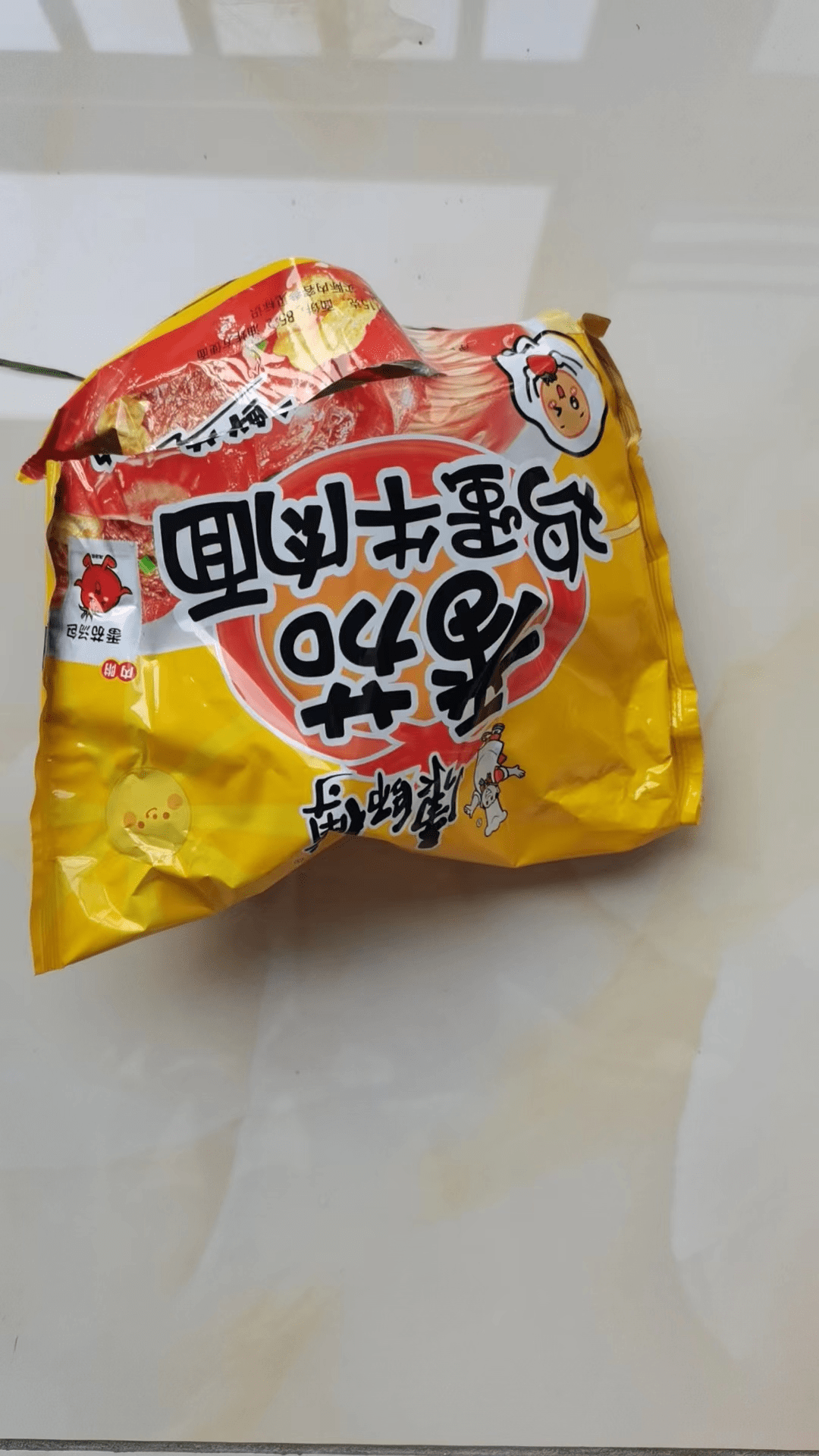 嫩大一个方便面袋子都扔下来_邻居_垃圾桶_工作