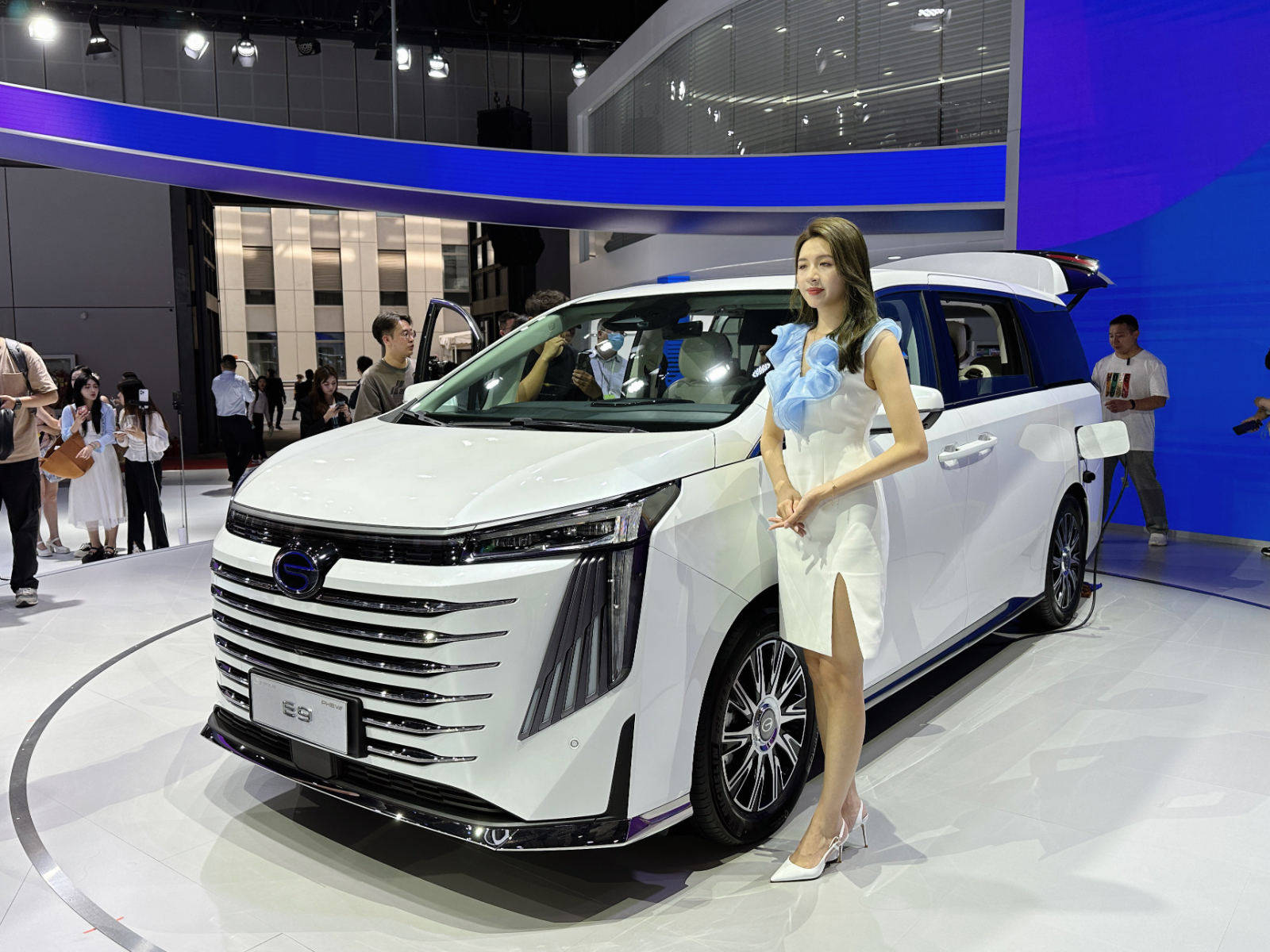 传祺E系列插混MPV E9亮相,预售价33-39万_搜狐汽车_搜狐网