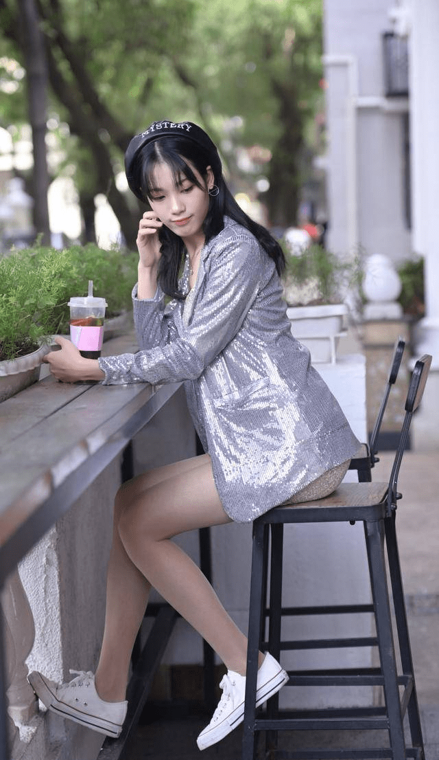 白色燕尾裙套装搭配,魅力十足有气质,穿出优雅身姿_颜色_时尚_上衣