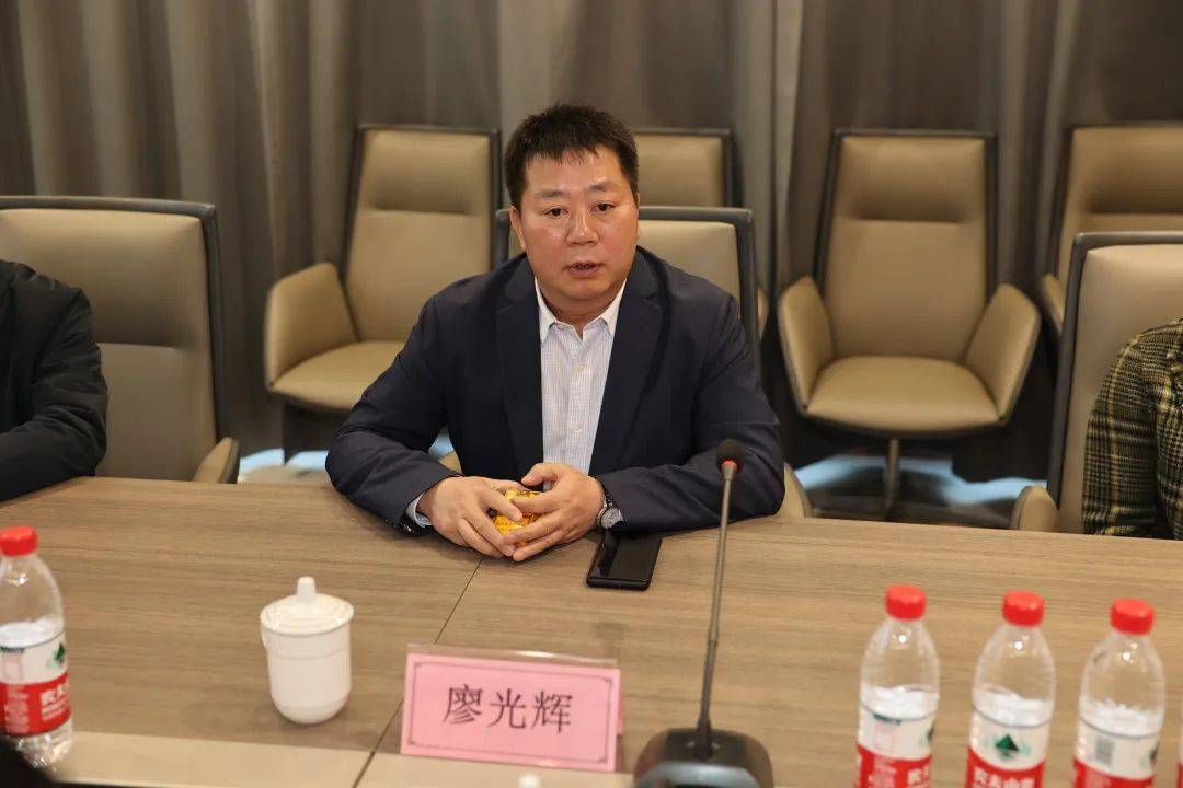 4月25日,湖南省自贸办专职副主任廖光辉一行4人莅临海凭国际·长沙经